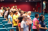 Trabalhadores surdos no auditório do Museu da Vida Fiocruz durante dinâmica proposta na primeira ação do grupo "Sobre Nós" Trabalhadores surdos no auditório do Museu da Vida Fiocruz durante dinâmica proposta na primeira ação do grupo Sobre Nós