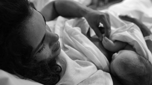 Mãe com filho recém nascido