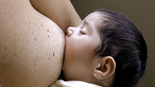 Bebê mamando