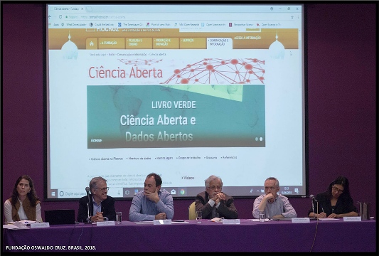 Coordenação e pesquisadores da VPEIC, membros do GT de Ciência Aberta e o português Eloy Rodrigues compuseram a mesa. 