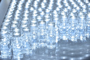 Estudo mostra boa proteção com duas doses de AstraZeneca após 12 meses 