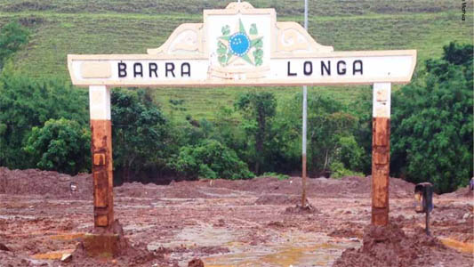 Foto tirada em Barra Long (MG) 12h após o rompimento da barragem
