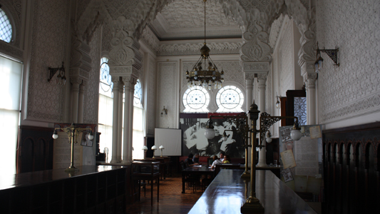 Foto da sala de pesquisa da Biblioteca de Obras Raras