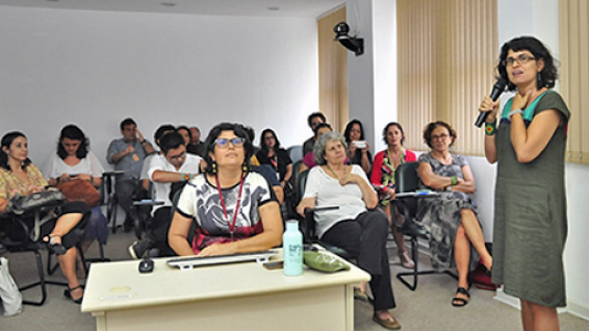 Participantes do evento no auditório