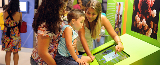 Crianças na exposição