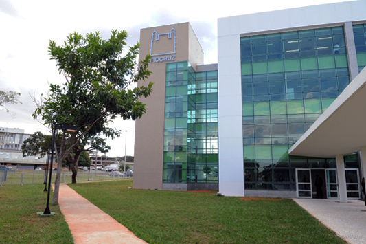 Foto da entrada da Fiocruz Brasília