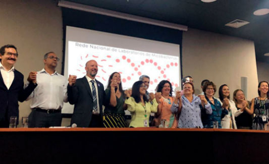 Autoridades reunidas durante a cerimônia