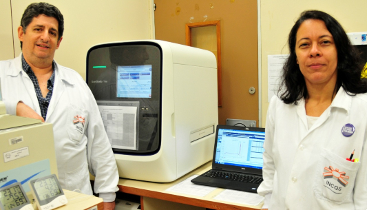  Ivano de Filippis e Debora Santos no laboratório