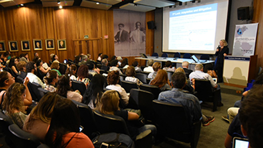 Foto do auditório do IOC com participantes da rede