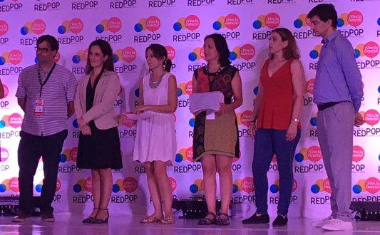 Representantes do Museu da Vida recebendo o prêmio
