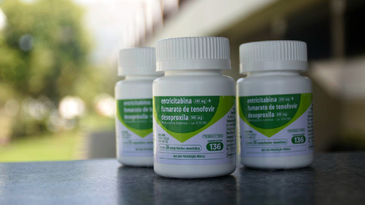 Três frascos do medicamento