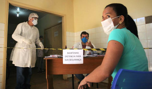 Profissionais de saúde trabalhando
