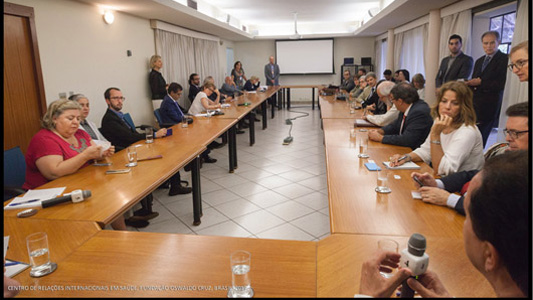 Cerca de 20 participantes da reunião 