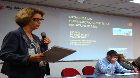 Foto da cerimônia de lançamento da Revista Fitos