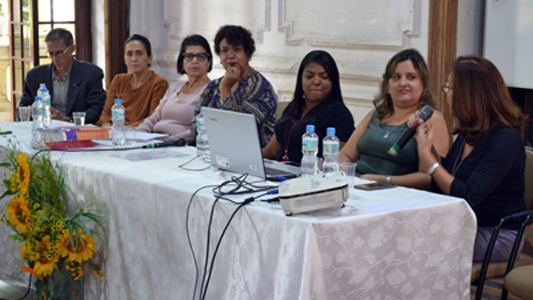 Palestrantes na mesa de abertura