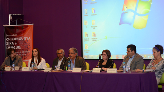 Fotos dos participantes da conferência de abertura