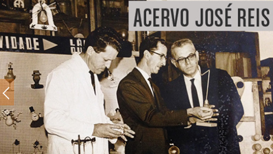 José Reis conversando com duas pessoas