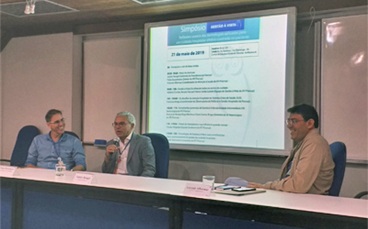 Fábio Russomano, Valcler Rangel e Antonio Albernaz na mesa de abertura