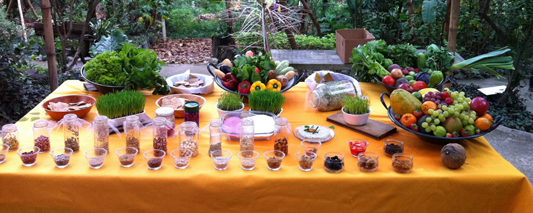 Mesa de frutas, verduras e legumes