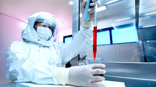 Cientista trabalhando