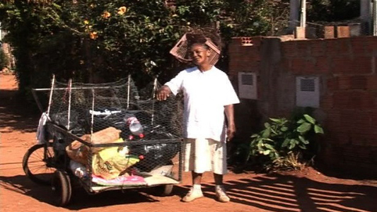 Foto de divulgação do filme Catadores de lixo