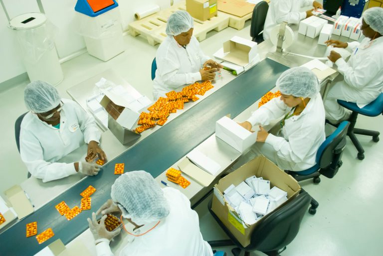 Farmanguinhos é uma referência na produção de medicamentos (Arquivo)