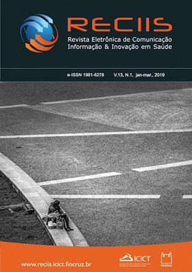 Capa da revista Reciis mostra moradora de rua sozinha em uma rua