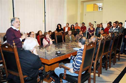 Paulo Gadelha conversa com servidores do IFF (foto: Peter Ilicciev)