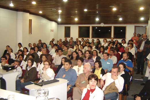Paulo Gadelha conversa com servidores da Presidência (foto: Peter Ilicciev)