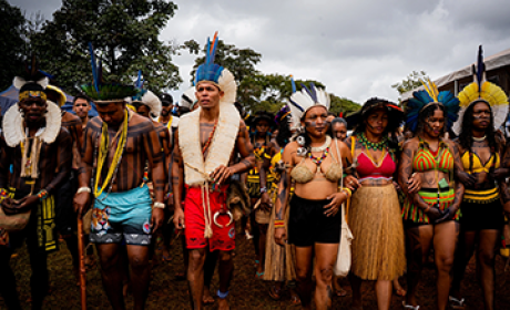 Indígenas reunidos em Brasília no 21º Acampamento Terra Livre (ATL), em abril, colocaram o tema da demarcação de terras indígenas como prioritário para a COP30, em Belém