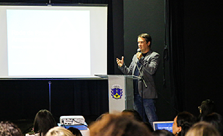 Cristiano Boccolini durante a apresentação do projeto Rede de Proteção e Apoio à Amamentação nas Creches, em Petrópolis