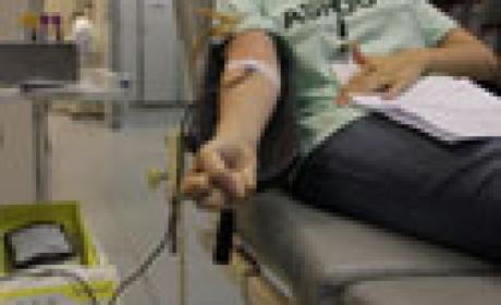 Foto: Rovena Rosa/ Fiocruz Close no braço de uma pessoa que doa sangue