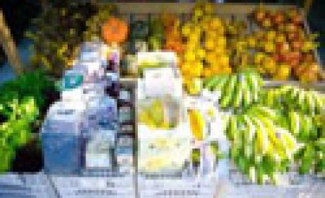 Foto: Acervo Terrapia/Fiocruz Banca de feira com alimentos naturais