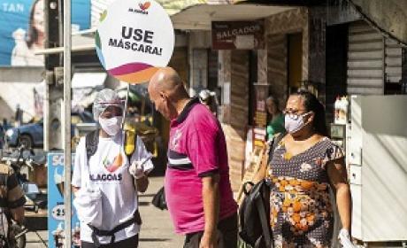 imagem de pessoas na rua