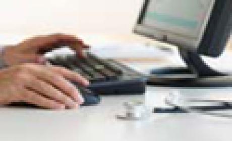 Imagem: Informe Ensp Imagem de mão usando o teclado