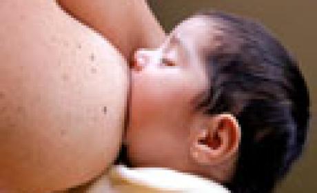 Foto: Acervo Fiocruz Bebê mamando