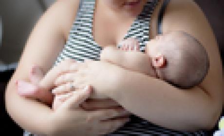 Foto: Pixabay (CC) Mãe com bebê no colo
