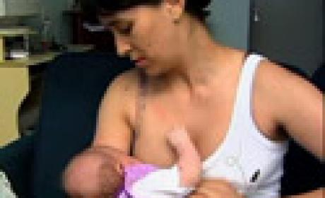 Foto: Acervo Canal Saúde / Fiocruz Mãe amamentando filho