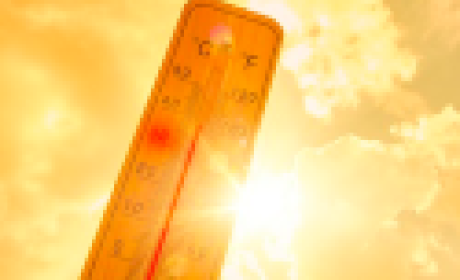 Termômetro marcando 40º em um dia de muito sol 