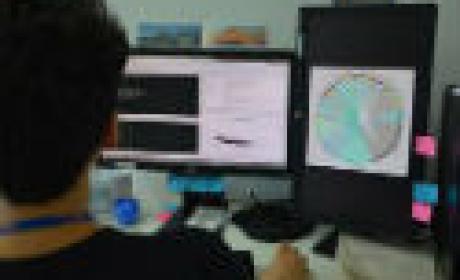 Foto: Fiocruz Bahia Profissional diante de computadores