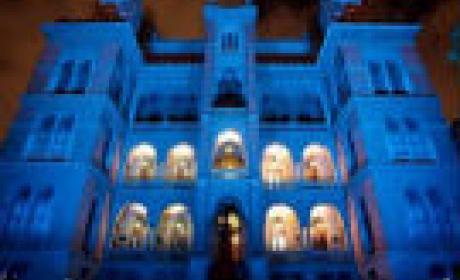 Imagem: AFN Castelo Fiocruz iluminado de azul