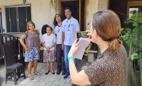 A jornalista do 'The Telegraph' Laura Donnelly registra o trabalho de agentes comunitários de saúde