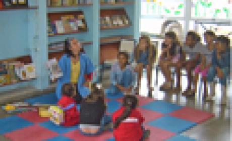 Em nove anos de atividades, mais de 650 mil pessoas já participaram das atividades do projeto (Foto: Museu da Vida) Crinças em roda de leitura promovida pelo Ciência Móvel
