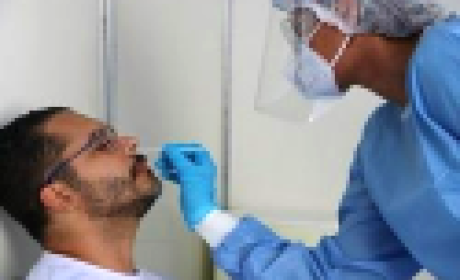 Imagem: divulgação Homem fazendo teste covid-19