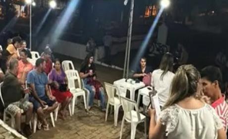 Pessoas sendo atendidas pelo projeto