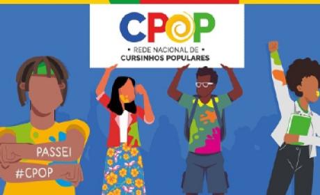 Imagem: divulgação Ilustração com jovens celebrando sobre fundo azul e a imagem do logo do curso