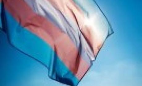Imagem: divulgação Bandeira azul e vermelha tremulando