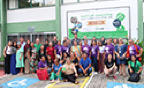 Representantes da Fiocruz Amazônia, do Instituto Mamirauá e Associação das Parteiras Tradicionais do Amazonas Algodão Roxo  