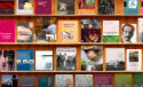A importância da iniciativa está no papel da instituição na valorização do livro como um meio que se destina tanto aos especialistas da área, quanto ao público interessado nos temas da saúde Estante de livros