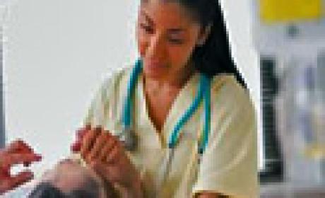 Trabalhadores de nível médio apresentam escolaridade acima da exigida para o desempenho de suas atribuições (Foto: Ensp) Foto de enfermeira trabalhando
